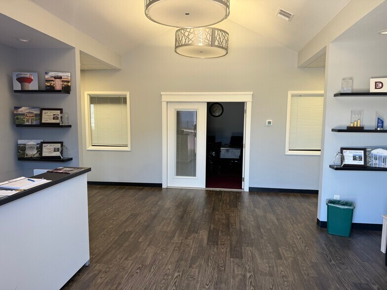 More Photos Of 6102 Imperial Loop, College Station Light Distribution For Lease