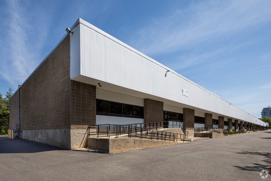 More Photos Of 80 13th Ave, Ronkonkoma Warehouse For Lease