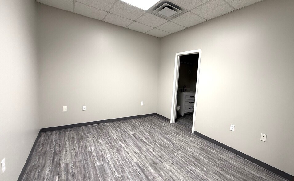 More Photos Of 154 W Park Ct, Talbott Industrial For Lease