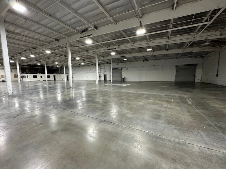 More Photos Of 21310-21314 Lassen St, Chatsworth Warehouse For Lease