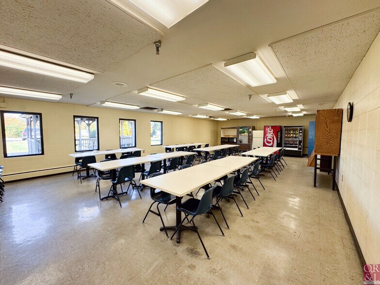 More Photos Of 2055 S Main St, Middletown Manufacturing For Lease