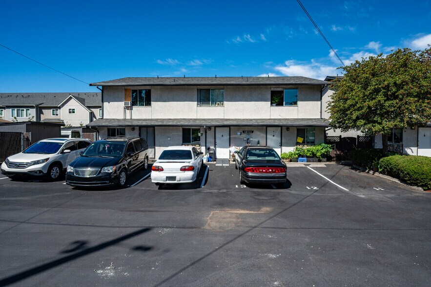 More Photos Of 1031 SW 122nd St, Seattle Apartments For Sale