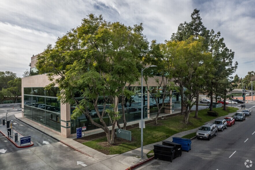 More Photos Of 5550 Topanga Canyon Blvd, Woodland Hills Office For Lease