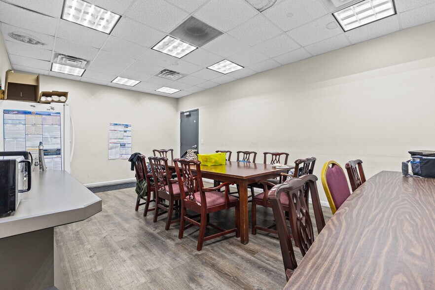More Photos Of 26051 Michigan Ave, Inkster Warehouse For Sale