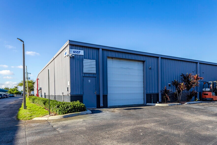 Primary Photo Of 6557 Garden Rd, Riviera Beach Unknown For Lease