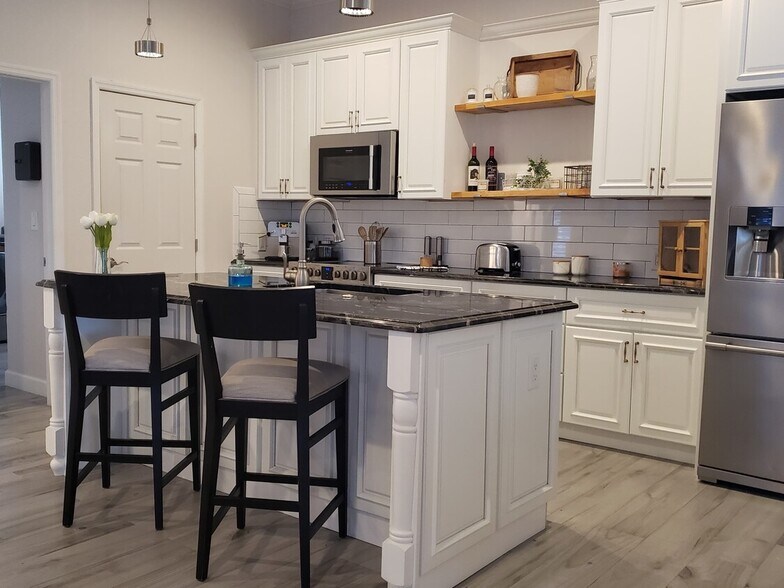 More Photos Of 10910 Ruden Rd, North Fort Myers Specialty For Sale