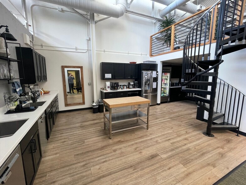 More Photos Of 1250 45th St, Emeryville Research And Development For Lease