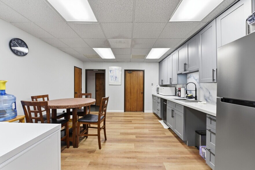 More Photos Of 10940 Stancliff Rd, Houston Office For Lease