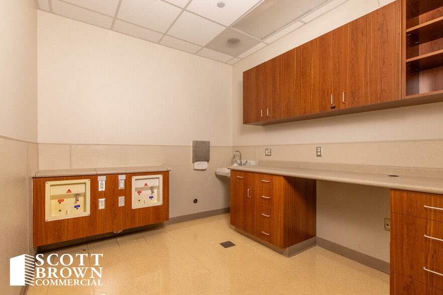 More Photos Of 2700 Village Pky, Highland Village Office For Lease