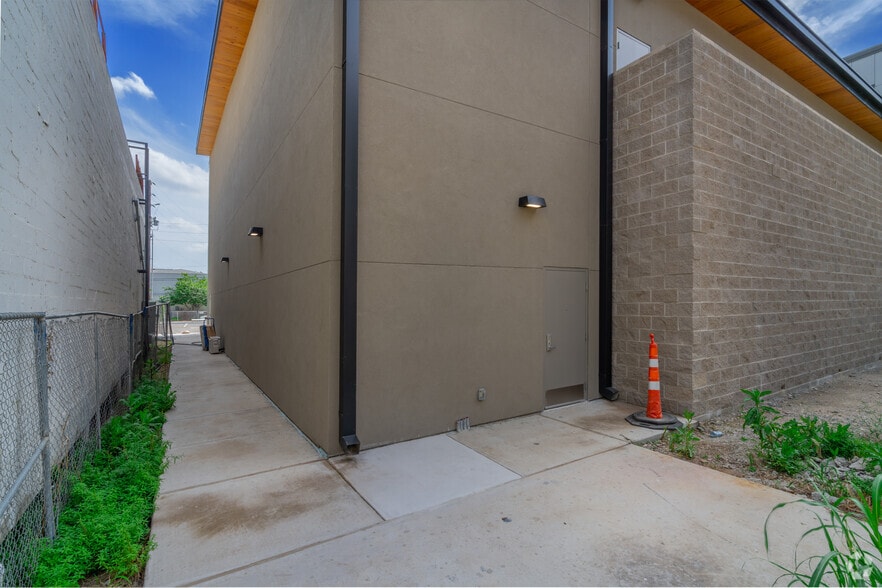 More Photos Of 227 E Cevallos, San Antonio Restaurant For Lease