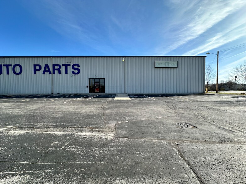 More Photos Of 7111-7113 S Anthony Blvd, Fort Wayne Warehouse For Lease