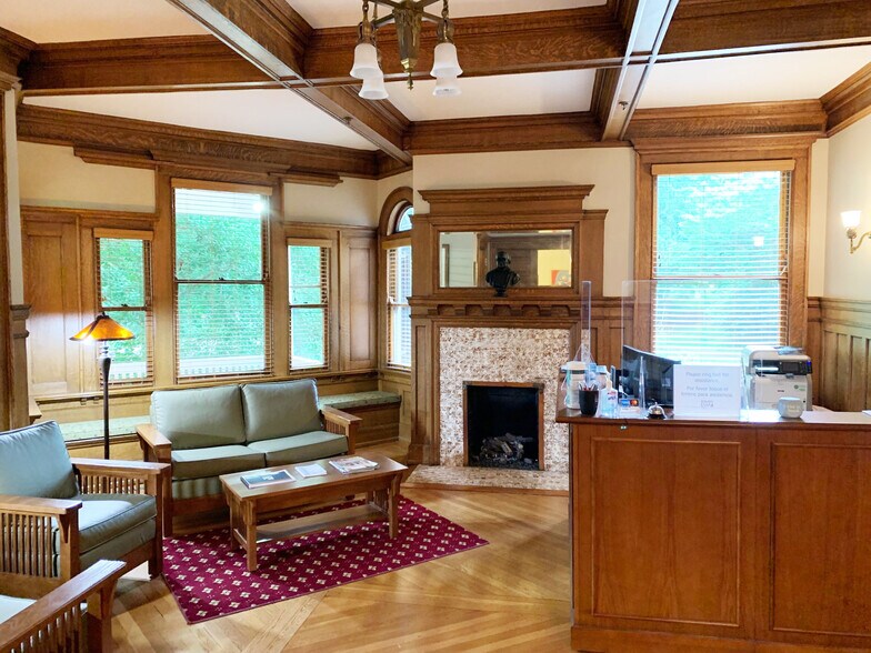 More Photos Of 426 Old Salem Rd, Winston-Salem Office For Lease