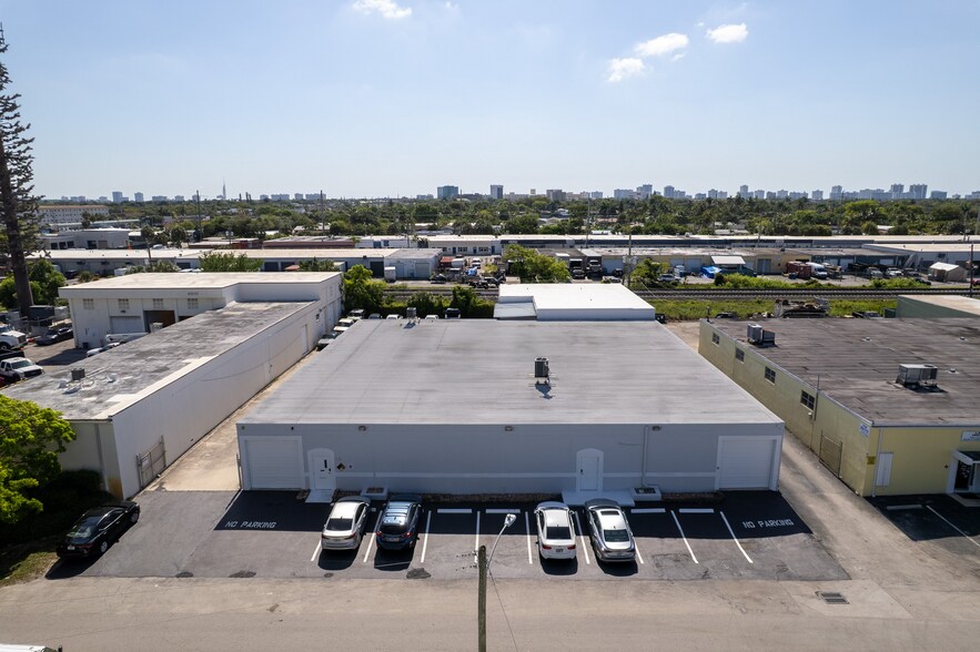 Primary Photo Of 4900 NE 11th Ave, Fort Lauderdale Warehouse For Sale