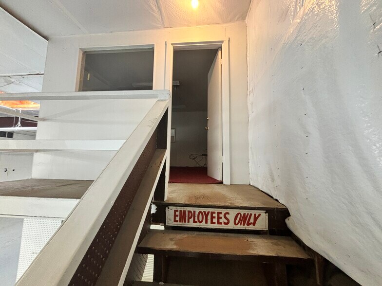 More Photos Of 1515 13th St SE, Salem Flex For Sale