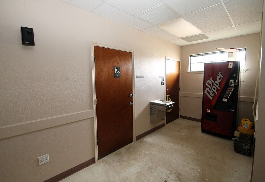 More Photos Of 382 W Main St, Raymondville Office For Sale