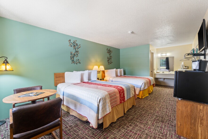 More Photos Of 3031 E Van Buren, Eureka Springs Hotel For Sale