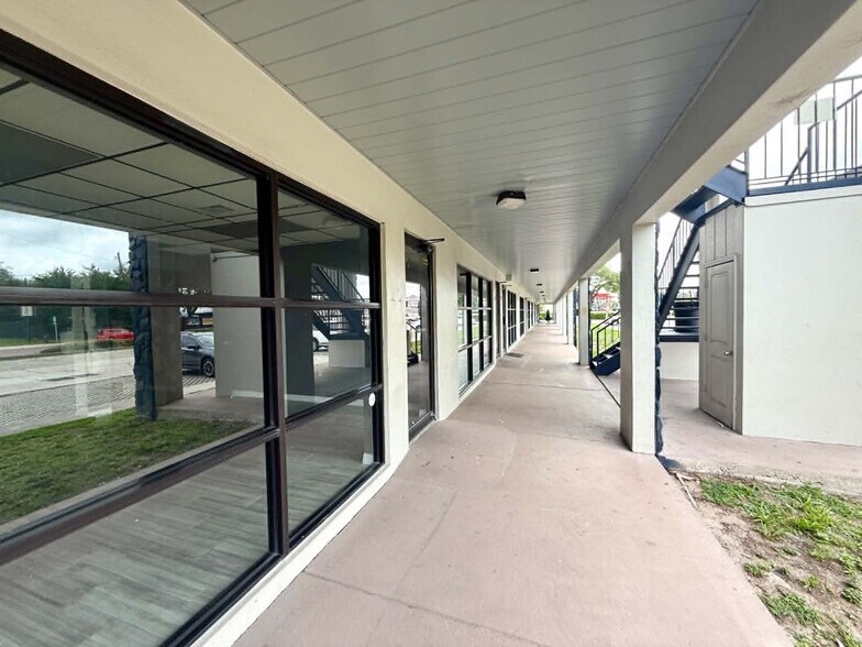 More Photos Of 1005 W Busch Blvd, Tampa Office For Sale