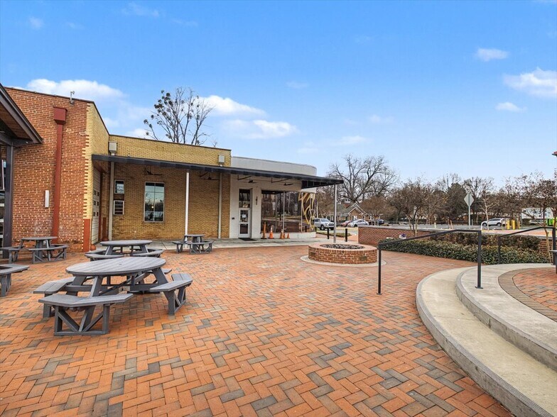 More Photos Of 39 West St, Pittsboro Restaurant For Lease