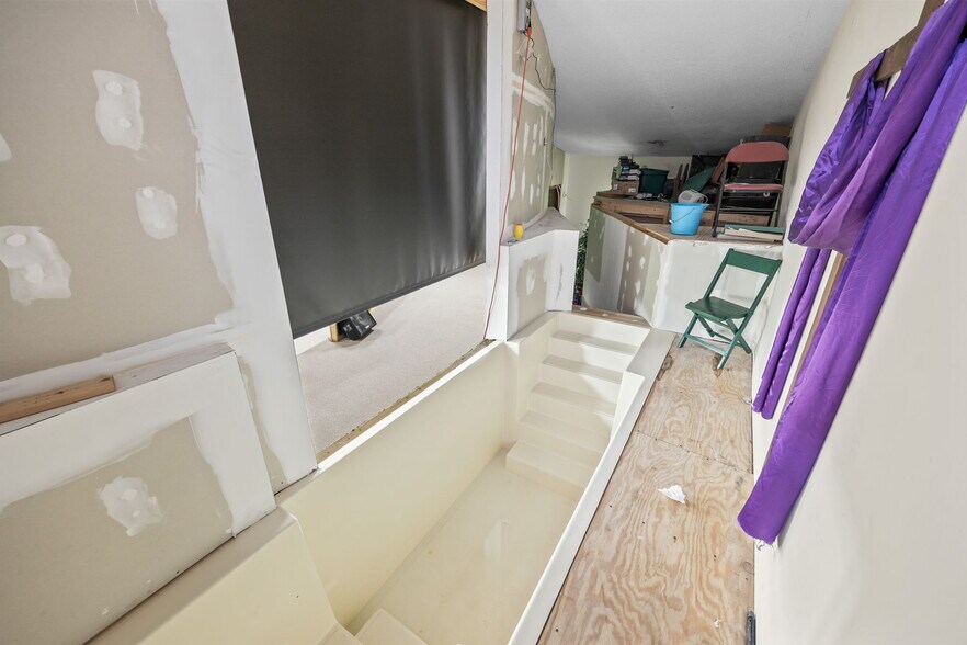 More Photos Of 832 Allardt Hwy, Jamestown Showroom For Sale