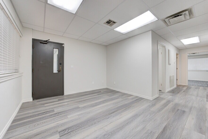 More Photos Of 2401 Tee Cir, Norman Office For Lease