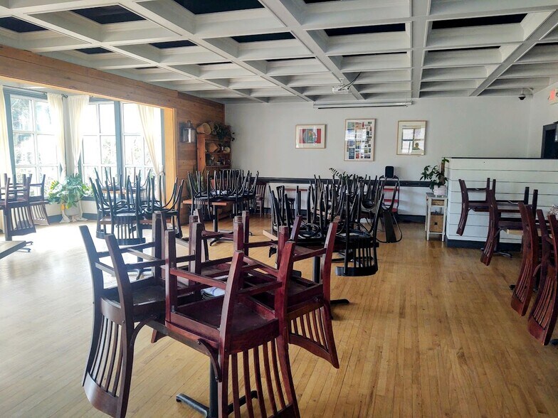 More Photos Of 21 Fairway Dr, Edisto Island Restaurant For Sale