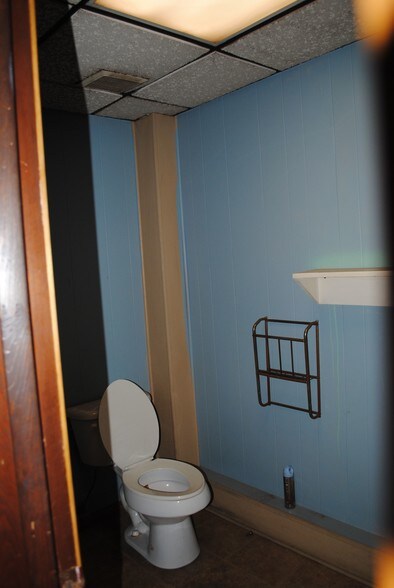 More Photos Of 223-227 S Main St, Wagoner Warehouse For Sale