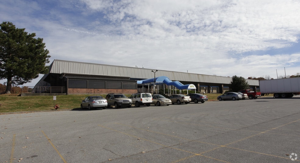 More Photos Of 280 Thomas Rd, Bristol Manufacturing For Lease