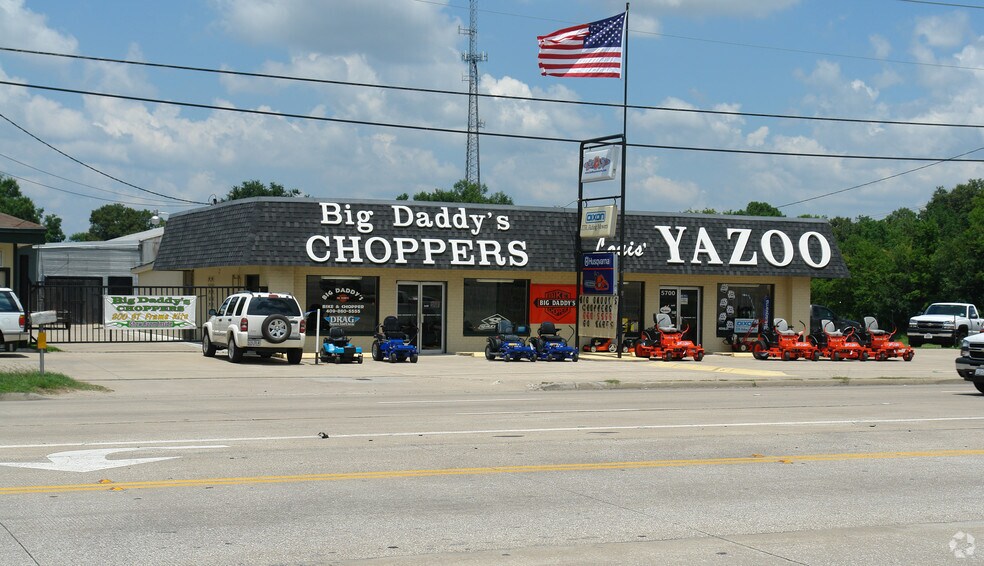 More Photos Of 5700 College St, Beaumont Freestanding For Lease