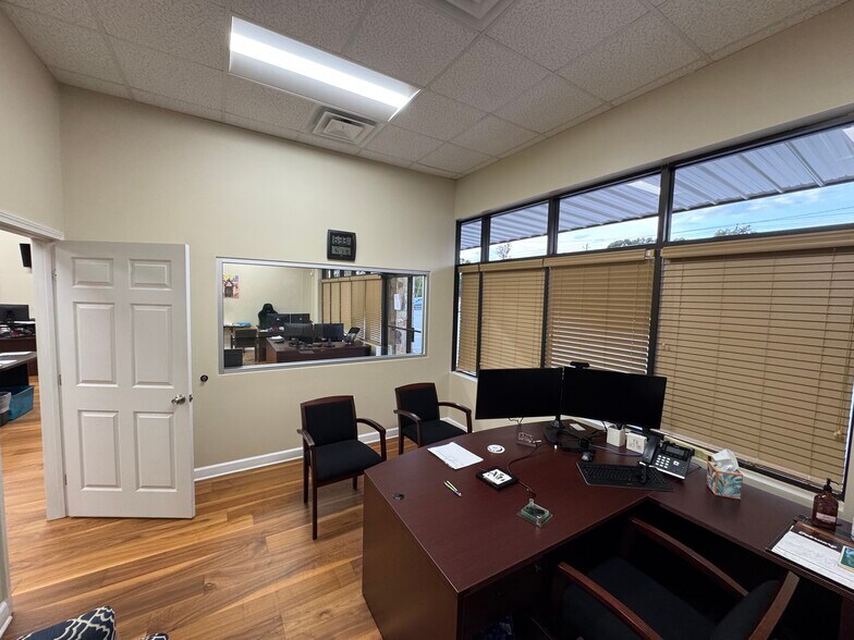 More Photos Of 713 Forest Pky, Forest Park Medical For Sale