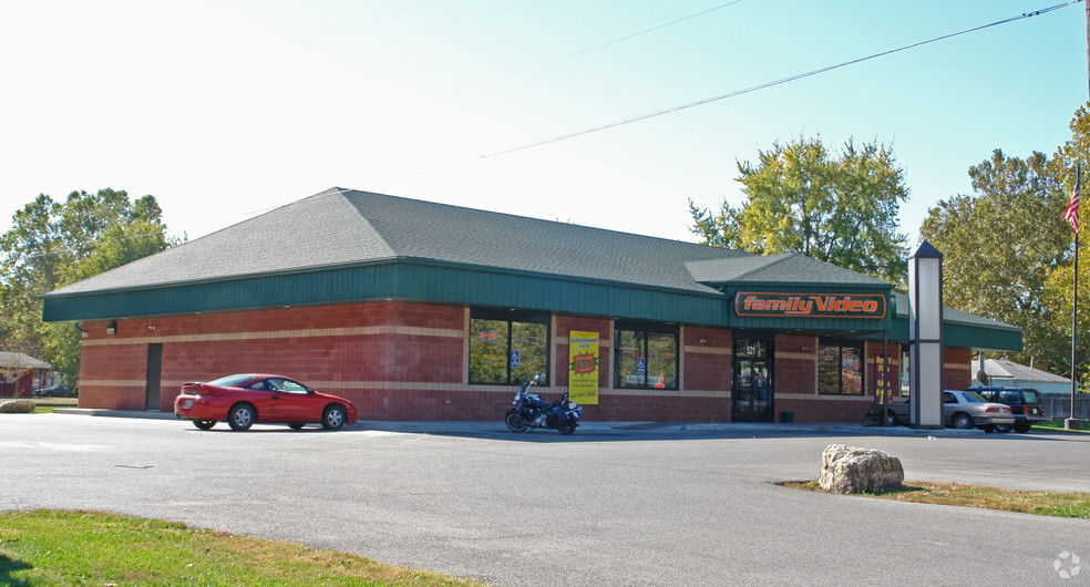 Primary Photo Of 521 W Grand Ave, Haysville General Retail For Lease