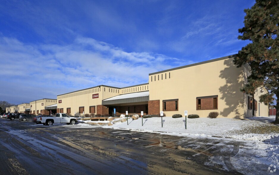 More Photos Of 8800-8840 7th Ave N, Golden Valley Warehouse For Lease