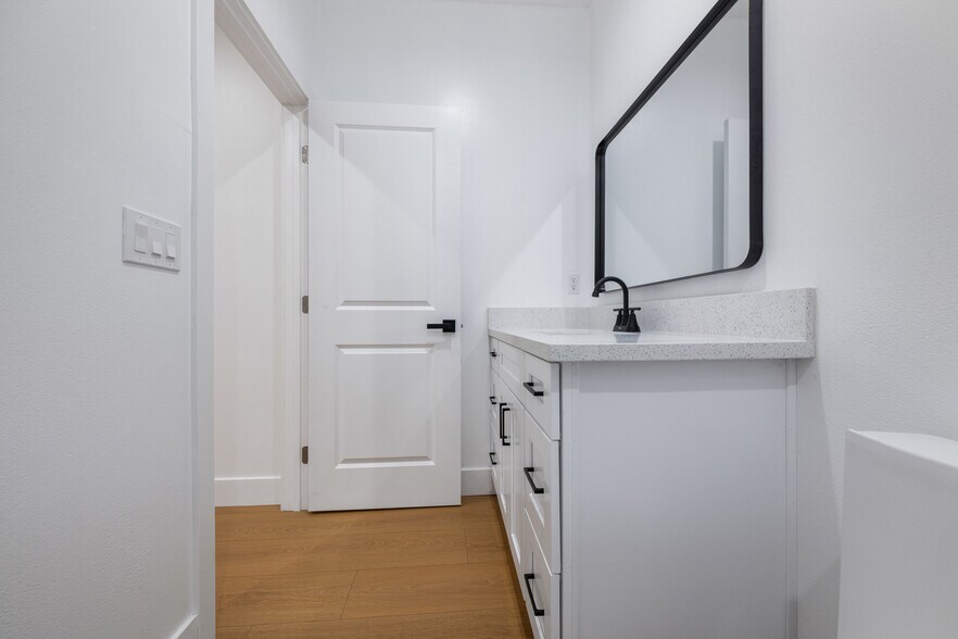 More Photos Of 758 E 84th St, Los Angeles Multifamily For Sale