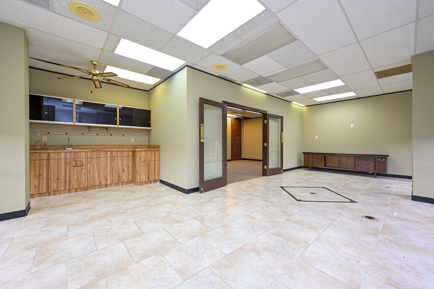 More Photos Of 5625 Cypress Creek Pky, Houston Office For Sale