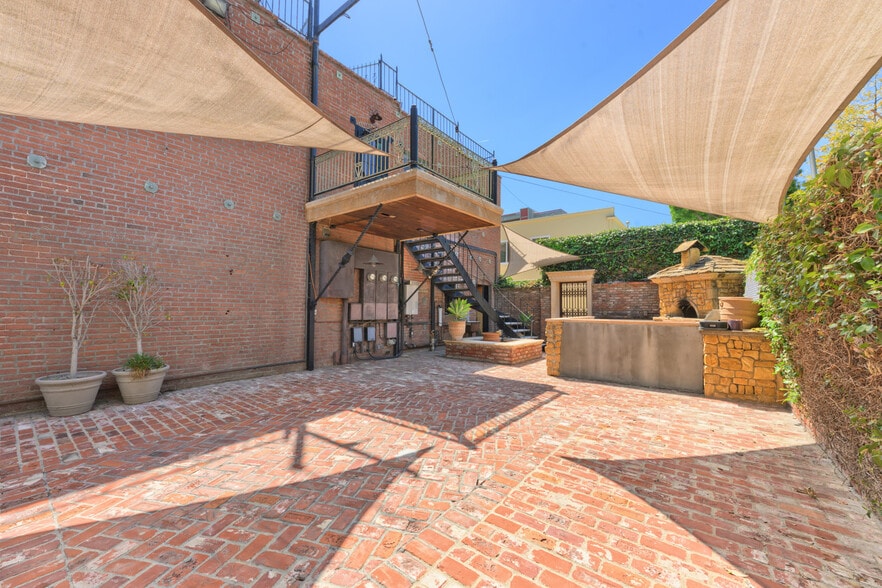 More Photos Of 1002 W 3rd St, Santa Ana Office For Sale