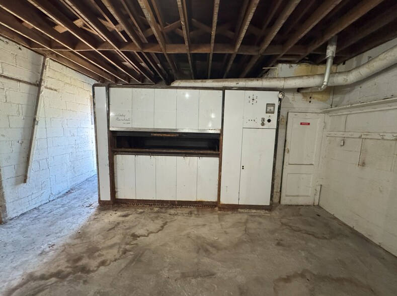 More Photos Of 1328 W Broad St, Columbus Freestanding For Sale