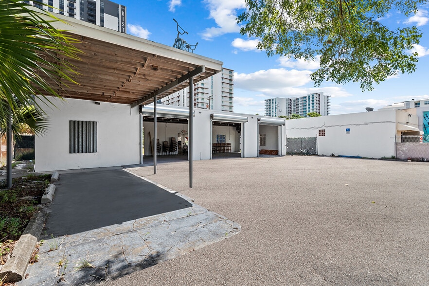 More Photos Of 810 NE 4th Ave, Fort Lauderdale Storefront Retail Office For Lease