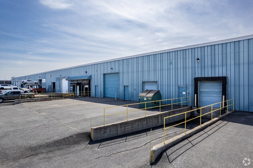 More Photos Of 745 Ch Du Grand-Bernier N, St-Jean Distribution For Lease