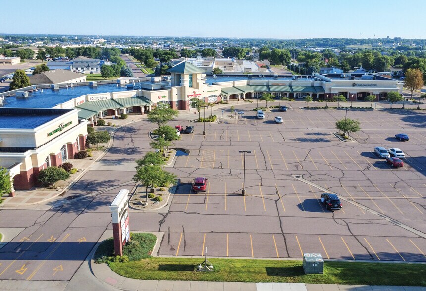 More Photos Of 4801-4831 S Louise Ave, Sioux Falls Freestanding For Lease