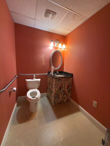 More Photos Of 1334 13th St, Columbus Freestanding For Lease