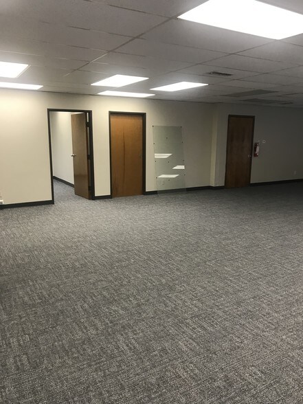 More Photos Of 815 Trailwood Dr, Hurst Office For Lease