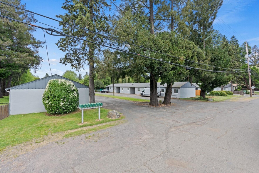 Primary Photo Of 530 - 570 Talmage Rd, Ukiah Apartments For Sale