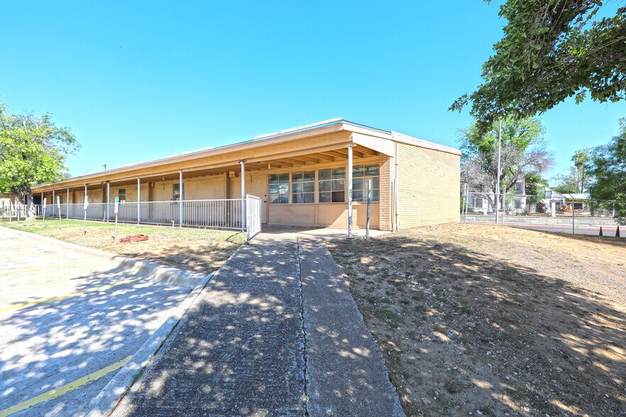 More Photos Of 1600 Clark Blvd, Laredo General Retail For Sale