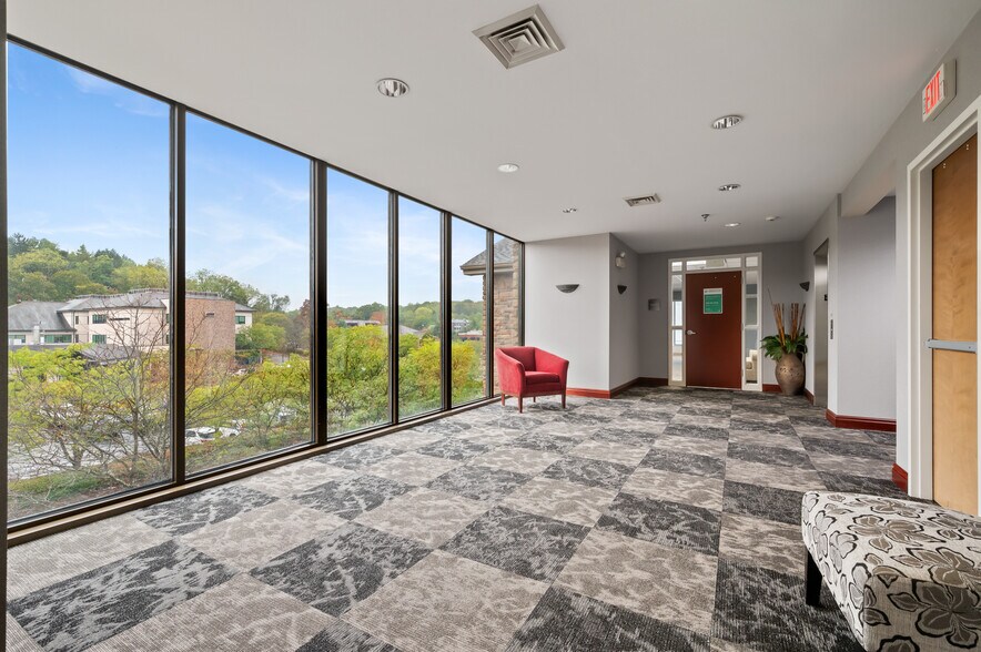 More Photos Of 5000 Stonewood Dr, Wexford Medical For Lease