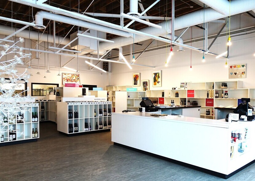 More Photos Of 10939 120th St NW, Edmonton General Retail For Lease