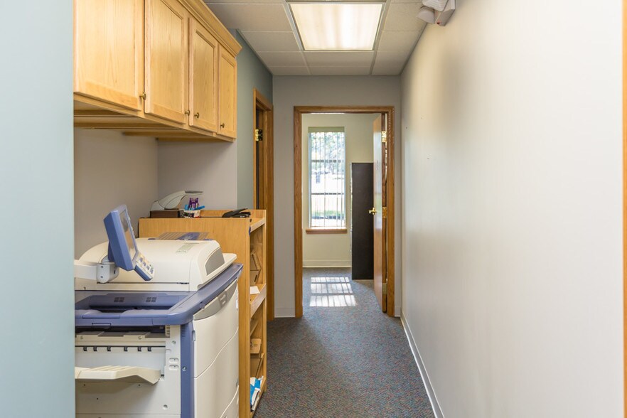 More Photos Of 100 Sylvan Pky, Amherst Medical For Lease