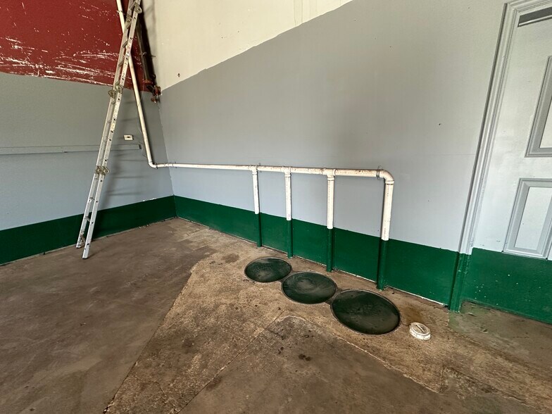 More Photos Of 1220 Mark St, Bensenville Warehouse For Lease