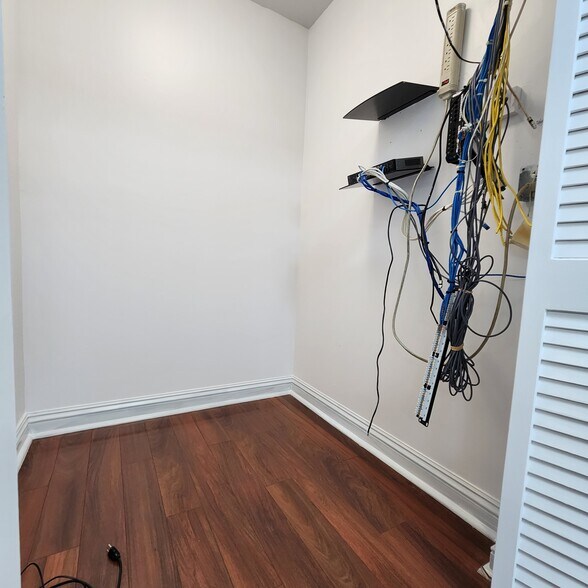 More Photos Of 460 W 84th St, Hialeah Showroom For Lease