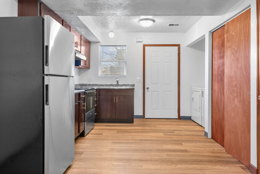 More Photos Of 652 Northgate Cir, Rochester Multifamily For Sale