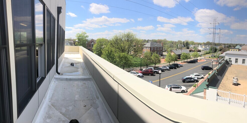 More Photos Of 700 Lynn St, Herndon Restaurant For Lease