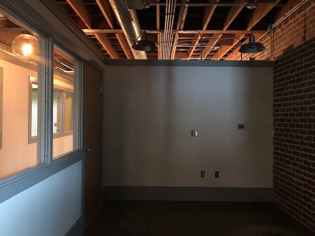 More Photos Of 624-626 New Bridge St, Jacksonville Storefront Retail Office For Lease